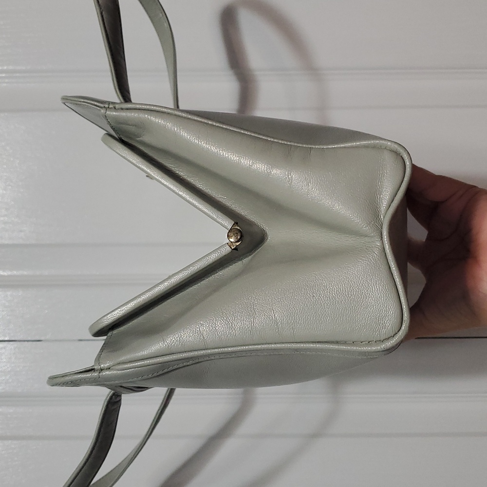 RARE VINTAGE CHLOE Light Grey Leather Handbag Kisslock - Picture 10 of 17